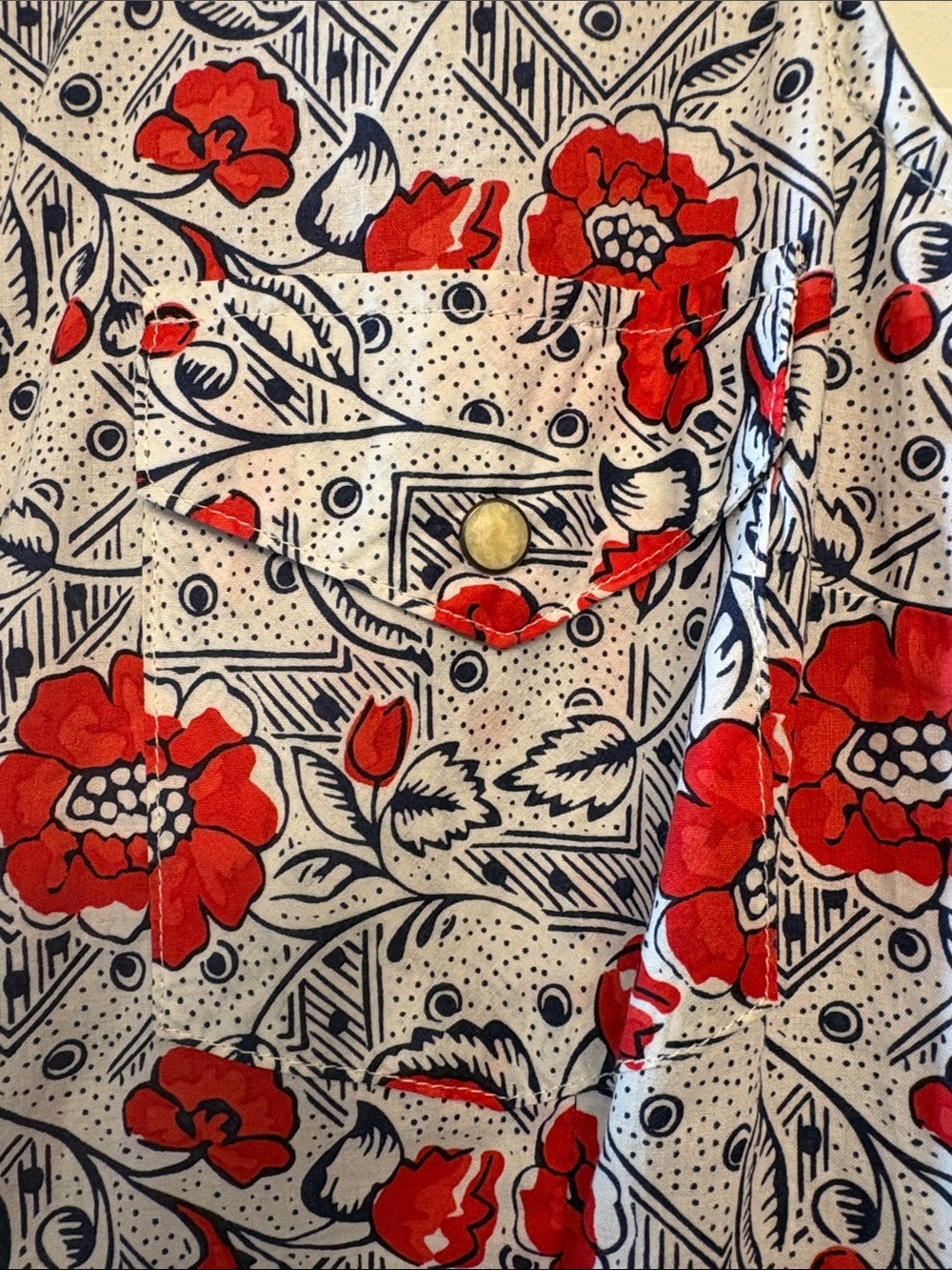 Wrangler Red and White Sleeveless Button-Down Floral Top - Picture 2 of 3